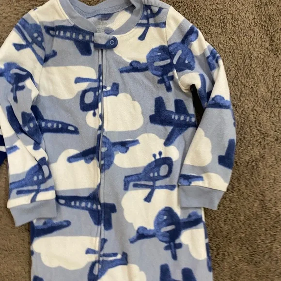 Boys Carters Fleece Footsie Pjs Size 5t football/planes - Picture 10 of 13